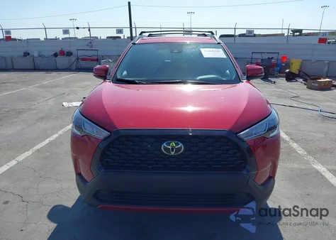 2022 Toyota Corolla Cross Le z USA, uszkodzony, nr VIN 7MUCAABG4NV003343